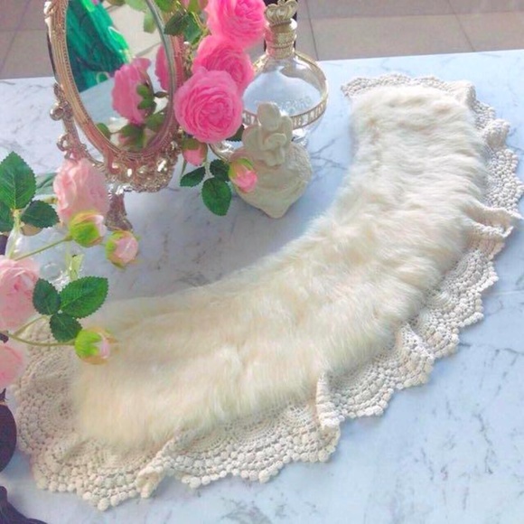 Genuine rabbit fur collar muffler cape in ivory - Picture 4 of 4